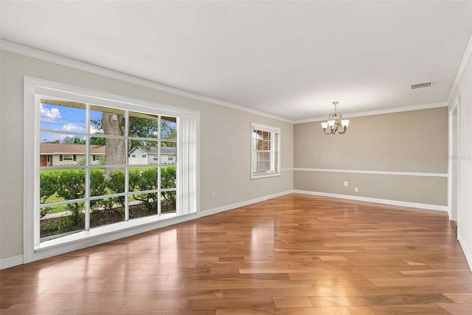 Single Family Residence at 105 ASHBROOK DR, BRANDON, photo 15 of 93