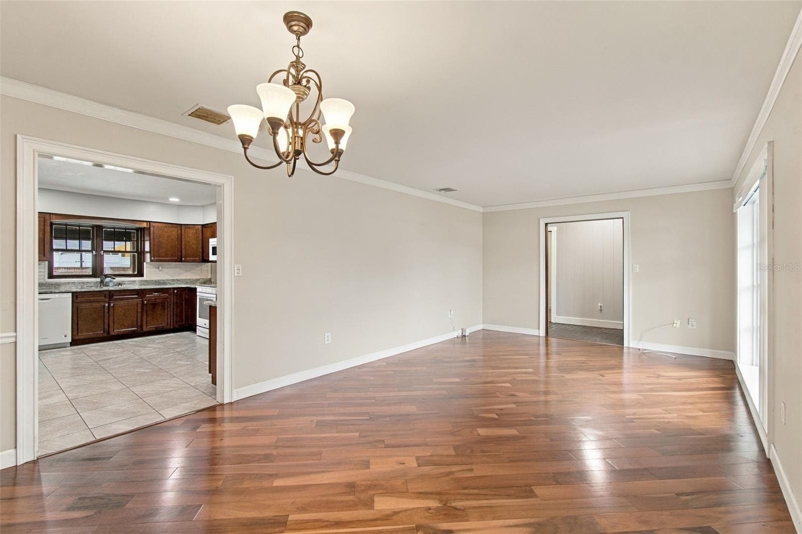 Single Family Residence at 105 ASHBROOK DR, BRANDON, photo 18 of 93