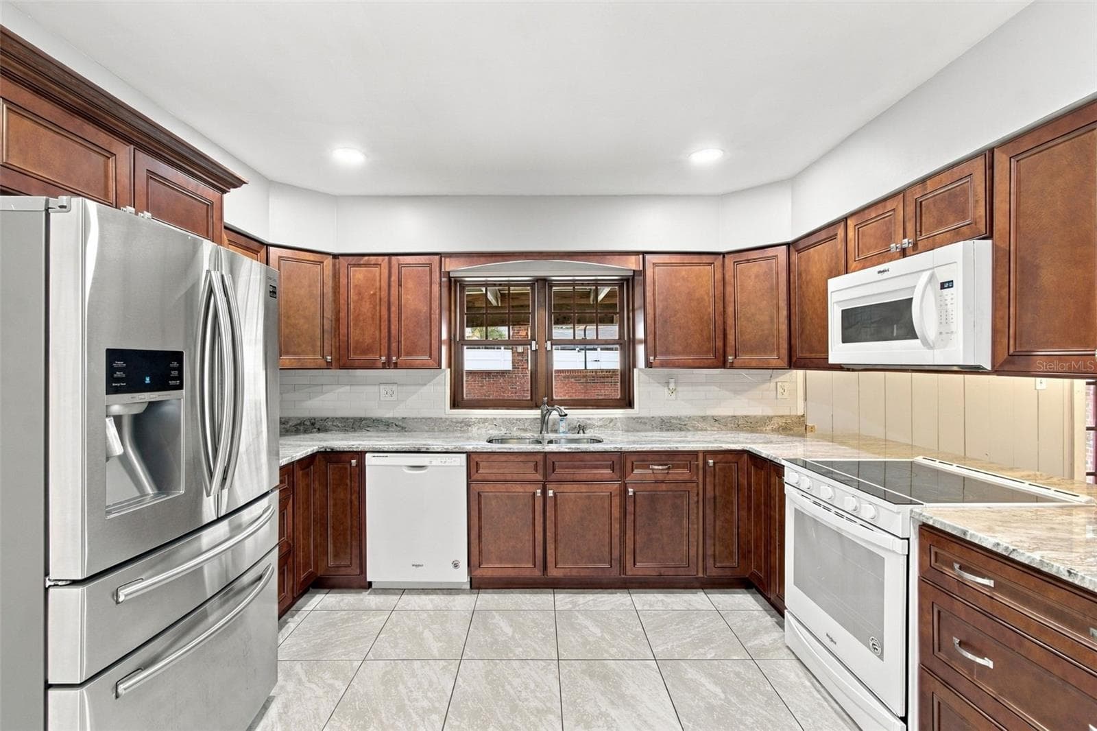Single Family Residence at 105 ASHBROOK DR, BRANDON, photo 21 of 93