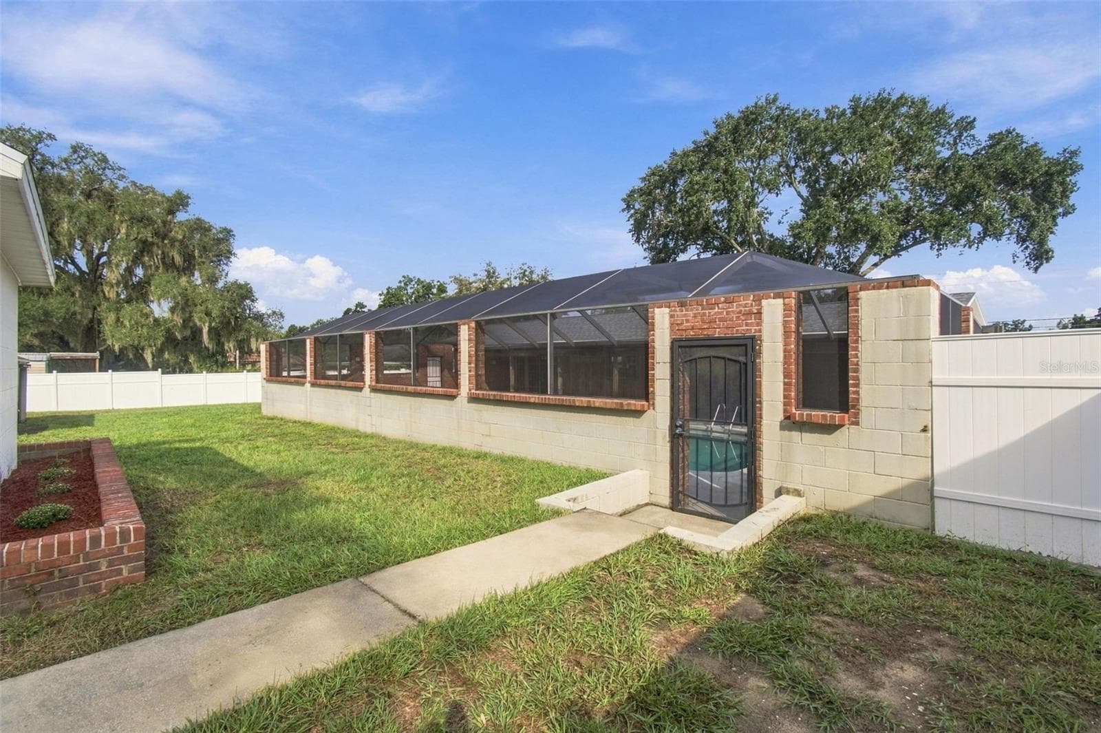 Single Family Residence at 105 ASHBROOK DR, BRANDON, photo 64 of 93