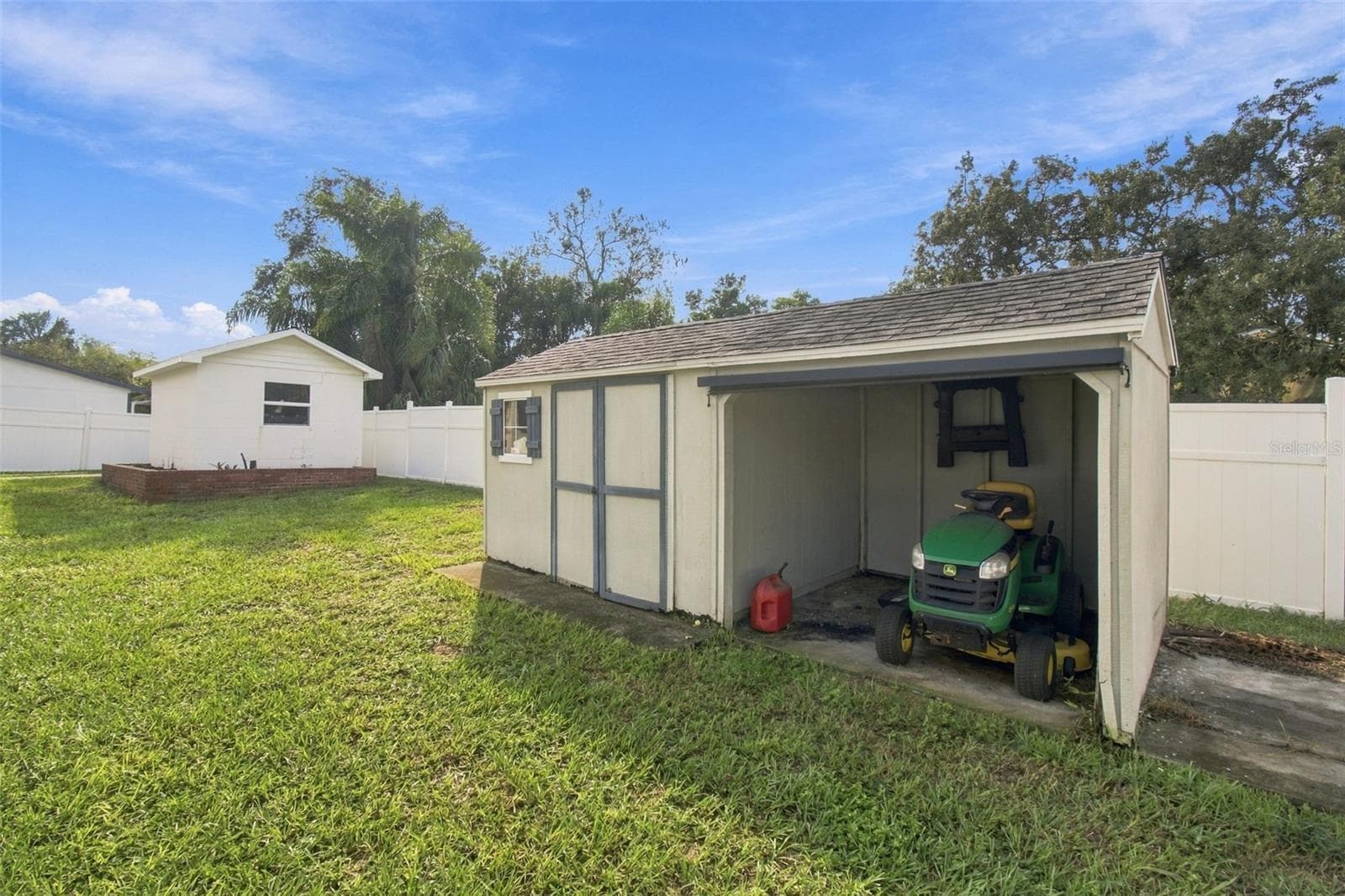 Single Family Residence at 105 ASHBROOK DR, BRANDON, photo 65 of 93
