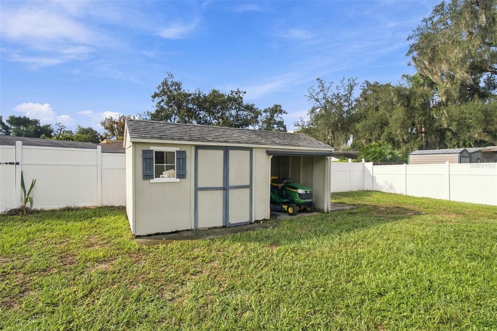 Single Family Residence at 105 ASHBROOK DR, BRANDON, photo 66 of 93
