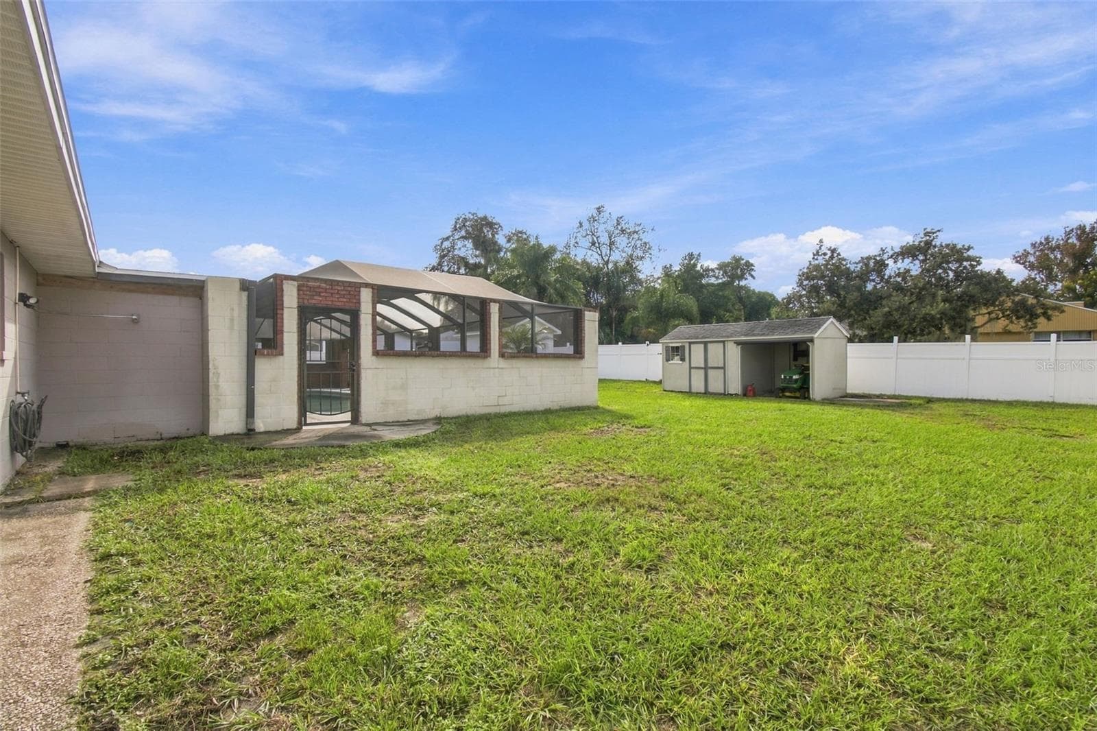 Single Family Residence at 105 ASHBROOK DR, BRANDON, photo 67 of 93