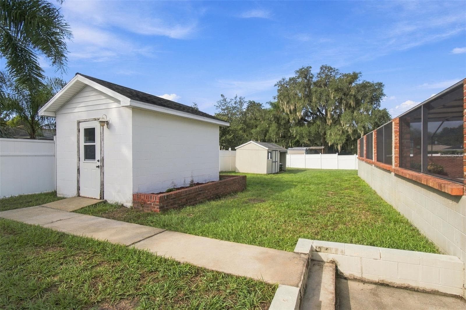 Single Family Residence at 105 ASHBROOK DR, BRANDON, photo 68 of 93
