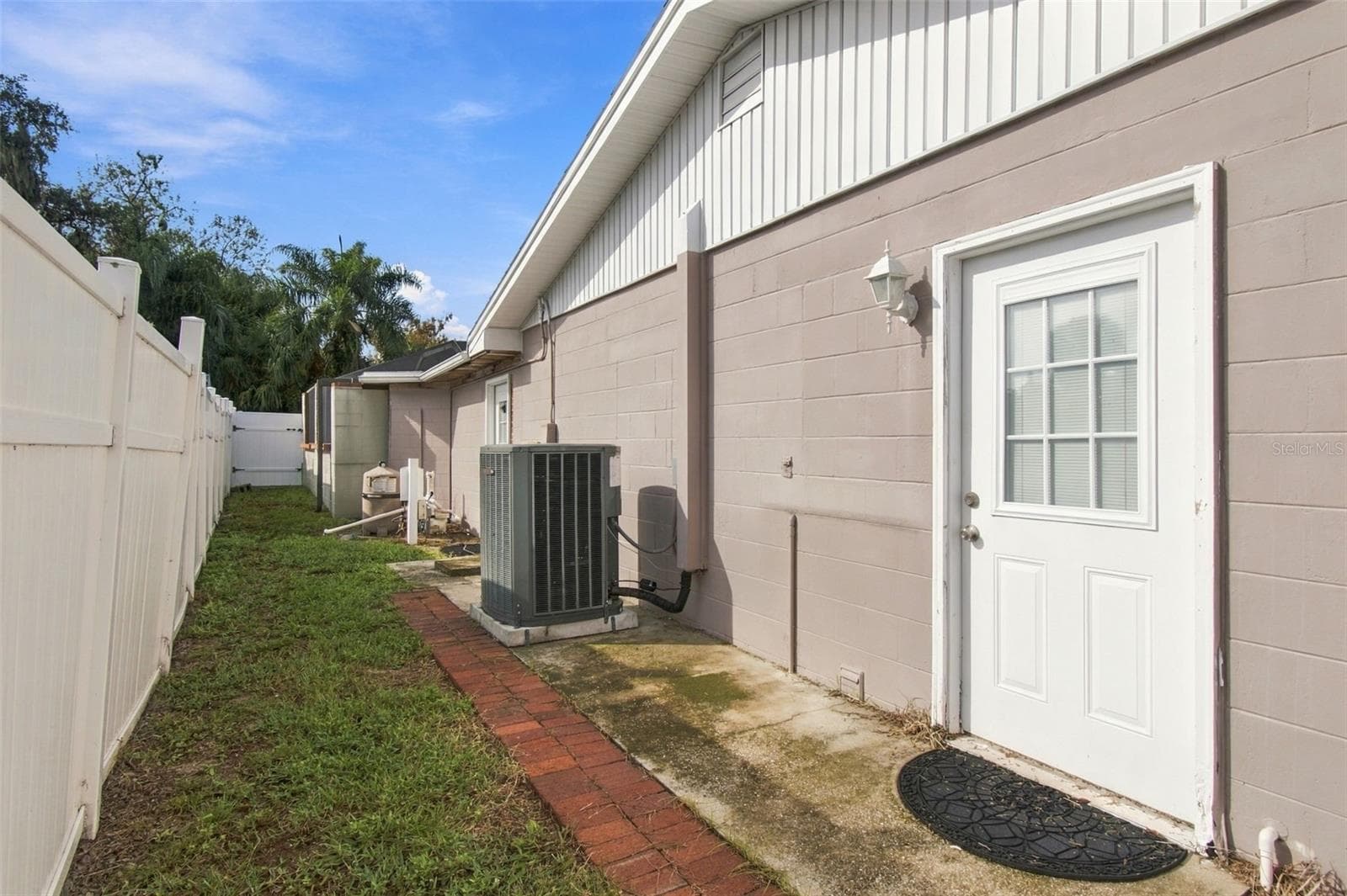 Single Family Residence at 105 ASHBROOK DR, BRANDON, photo 70 of 93