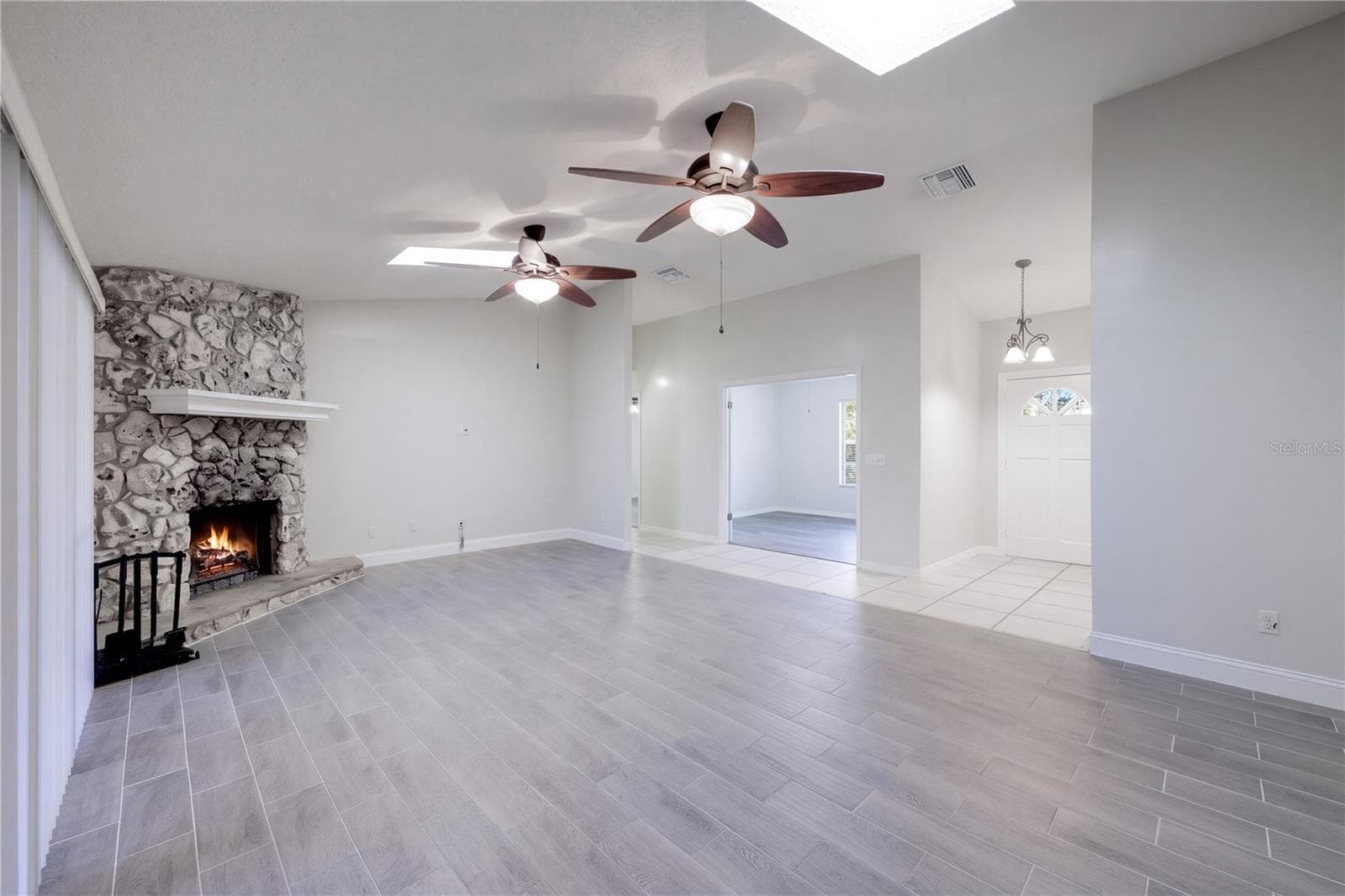 Family Room with woodburning fireplace - 954 NIBLICK DR, CASSELBERRY