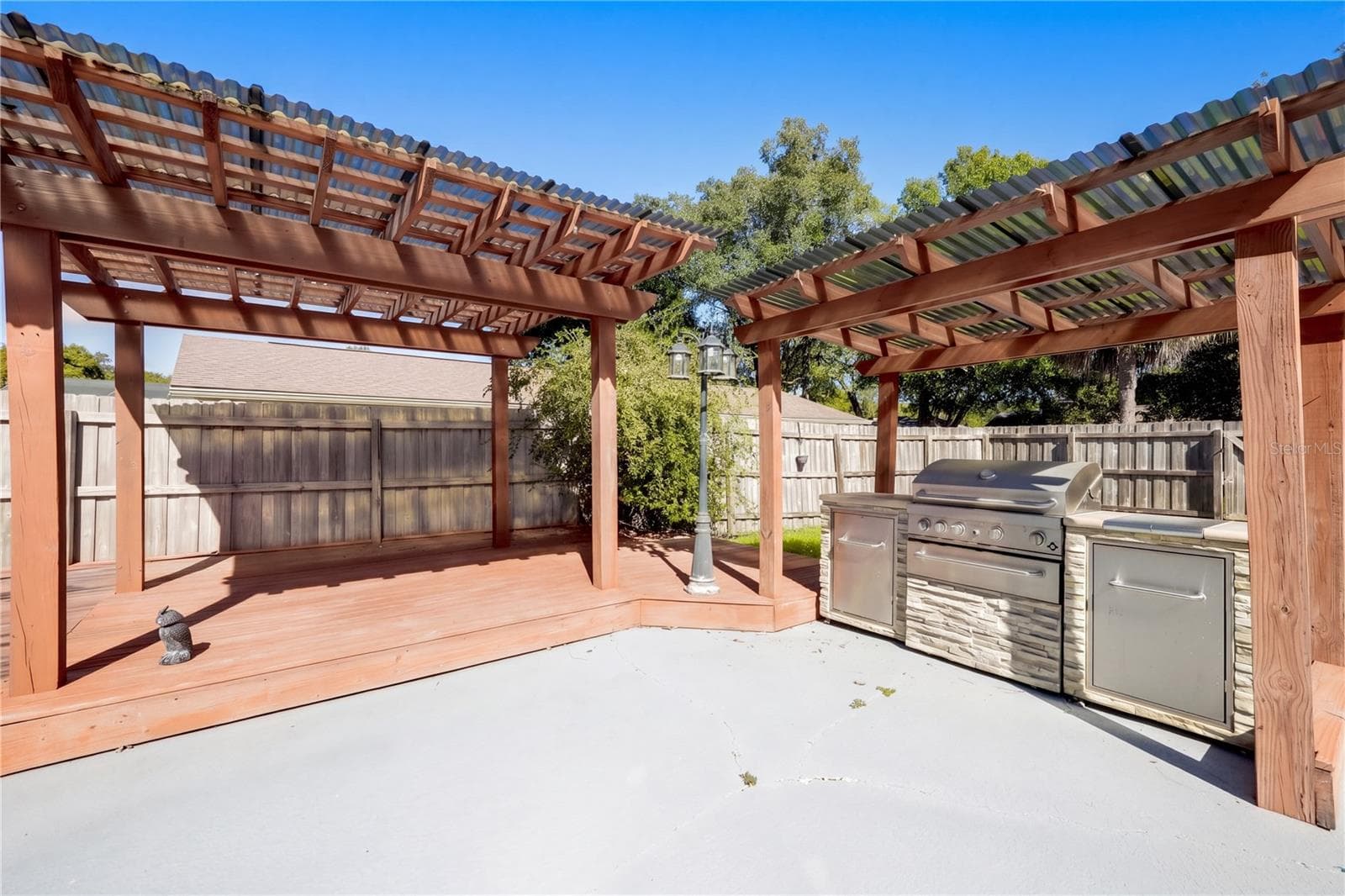 Outdoor pergola and grilling area - 954 NIBLICK DR, CASSELBERRY