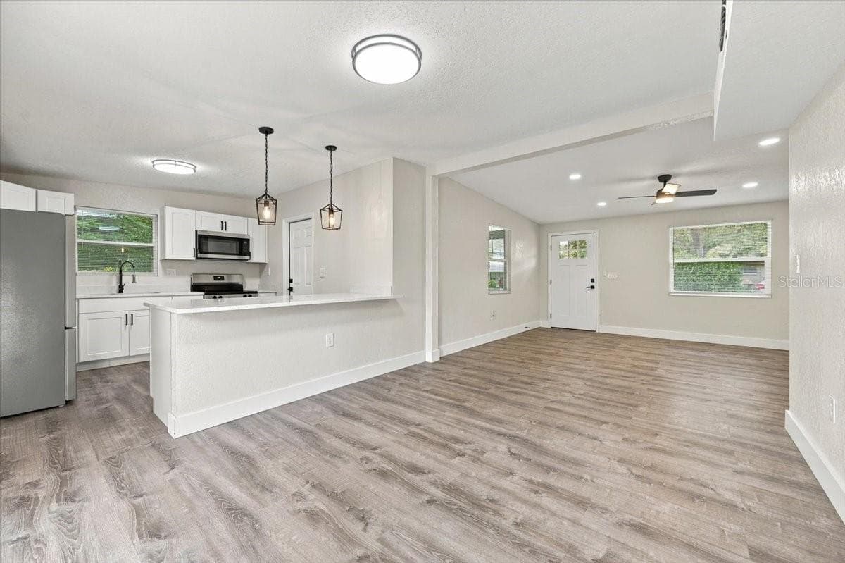 Single Family Residence at 240 WESTWOOD AVE, WINTER HAVEN, photo 11 of 64