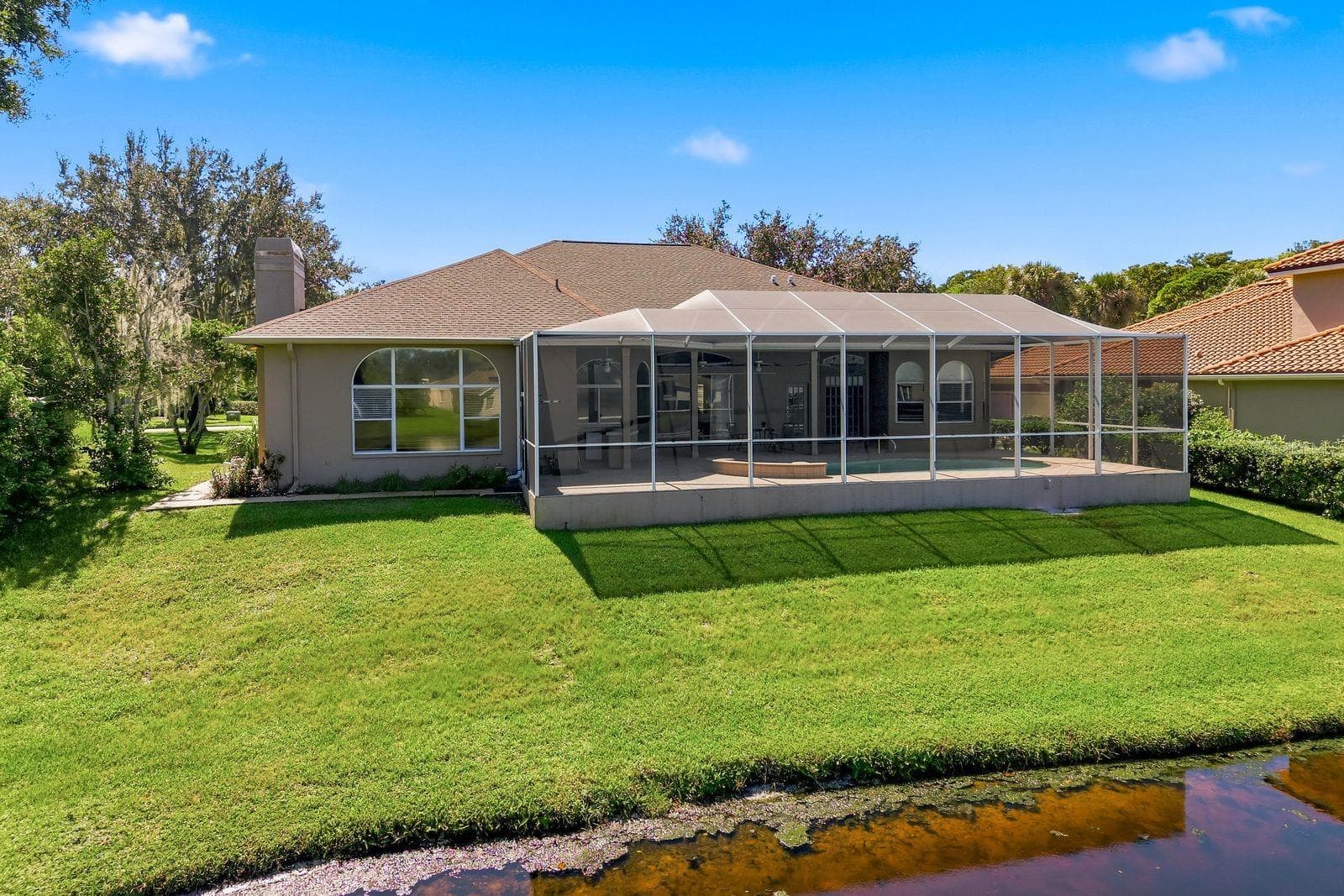 Back of House - 3763 EXECUTIVE DR, PALM HARBOR