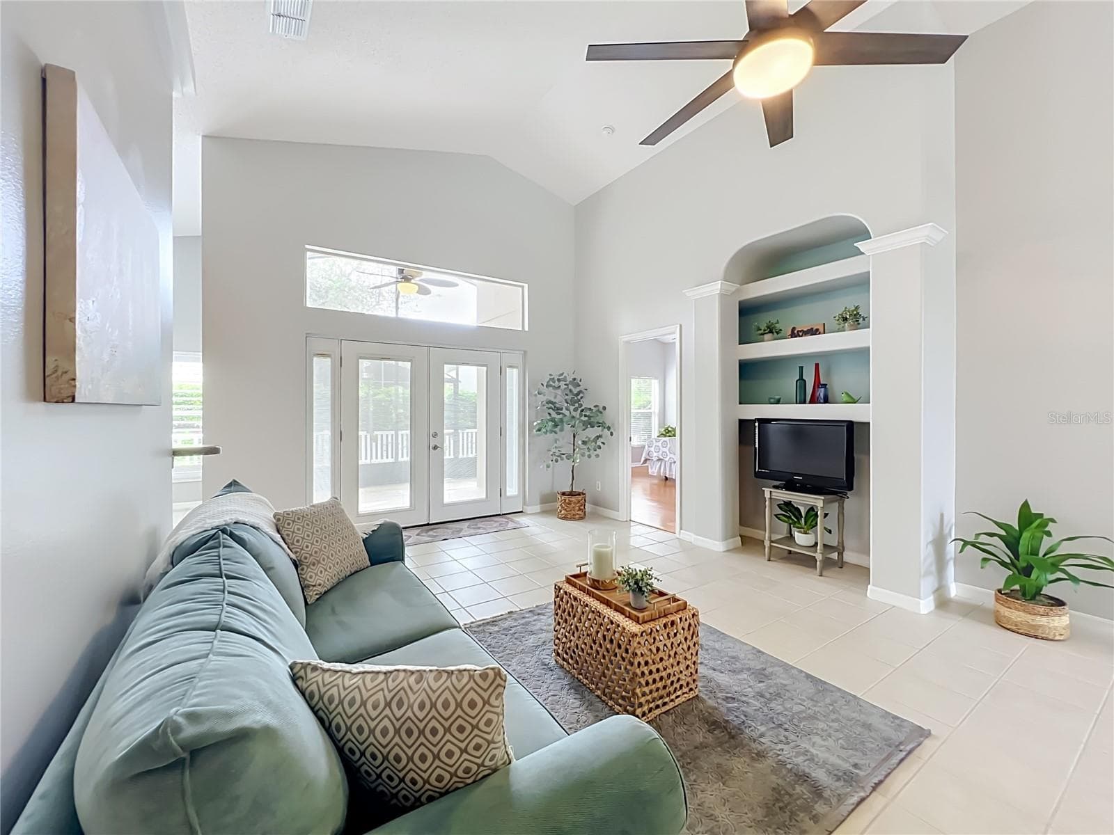 Single Family Residence at 1519 WOODSGLEN DR, WINTER SPRINGS, photo 7 of 49