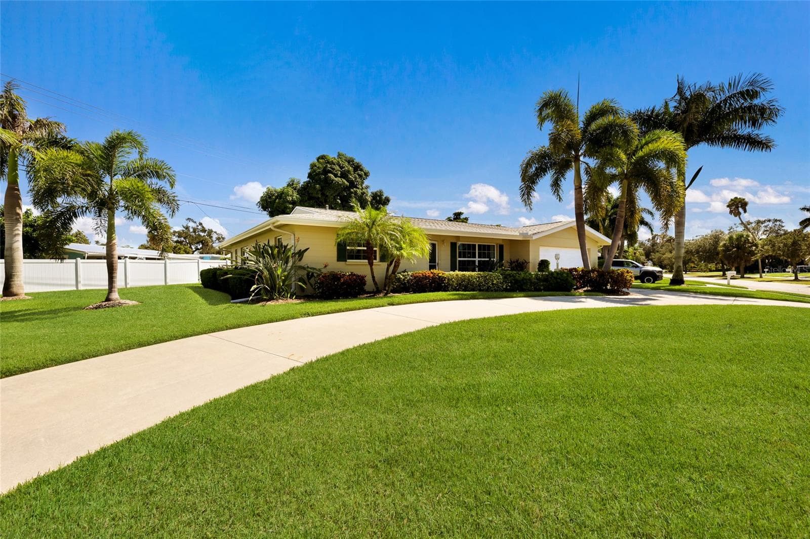 Single Family Residence at GULF GATE, SARASOTA, photo 3 of 41