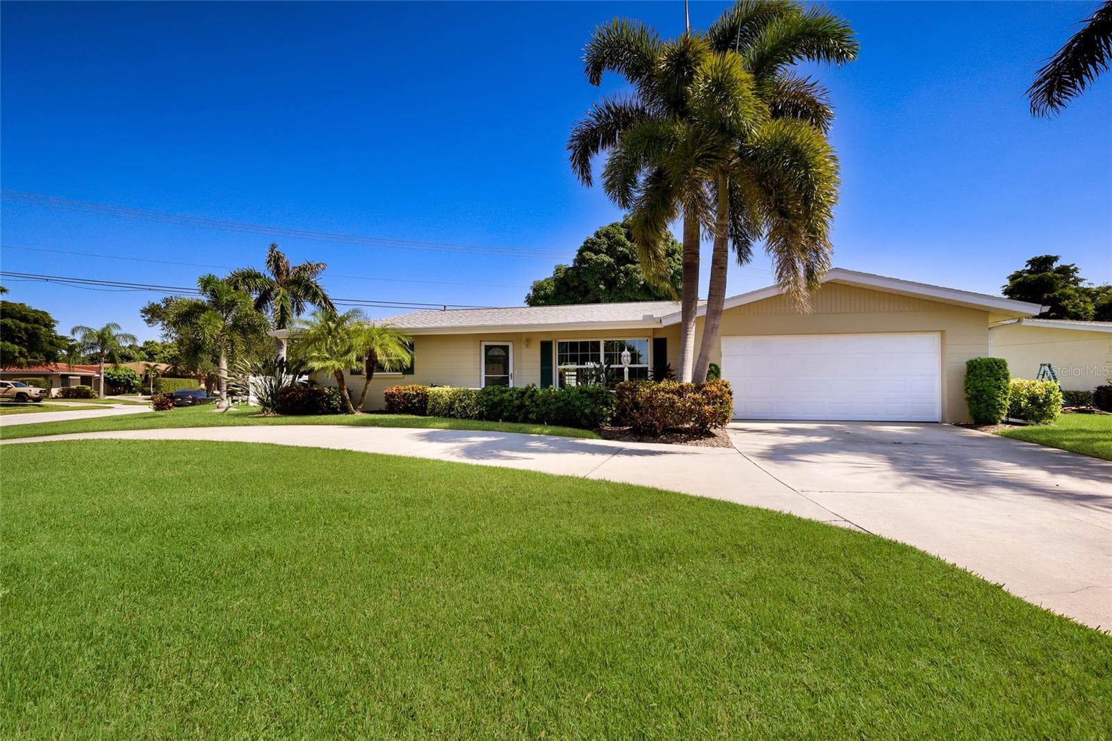 Single Family Residence at GULF GATE, SARASOTA, photo 4 of 41