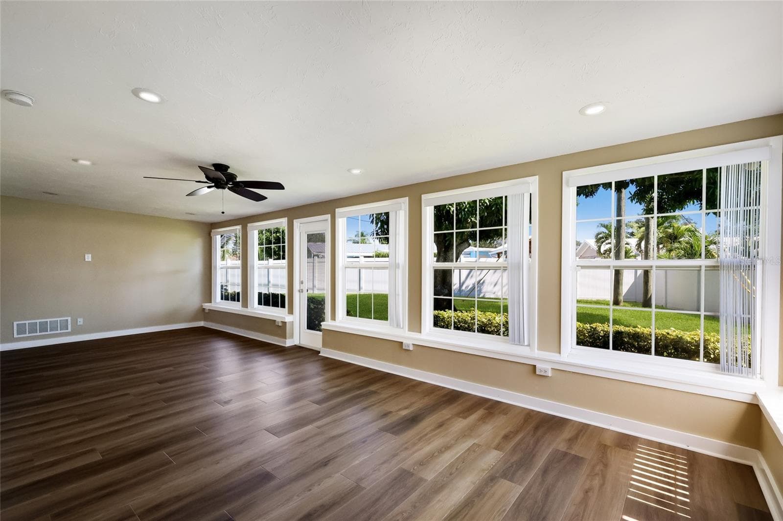 Single Family Residence at GULF GATE, SARASOTA, photo 11 of 41