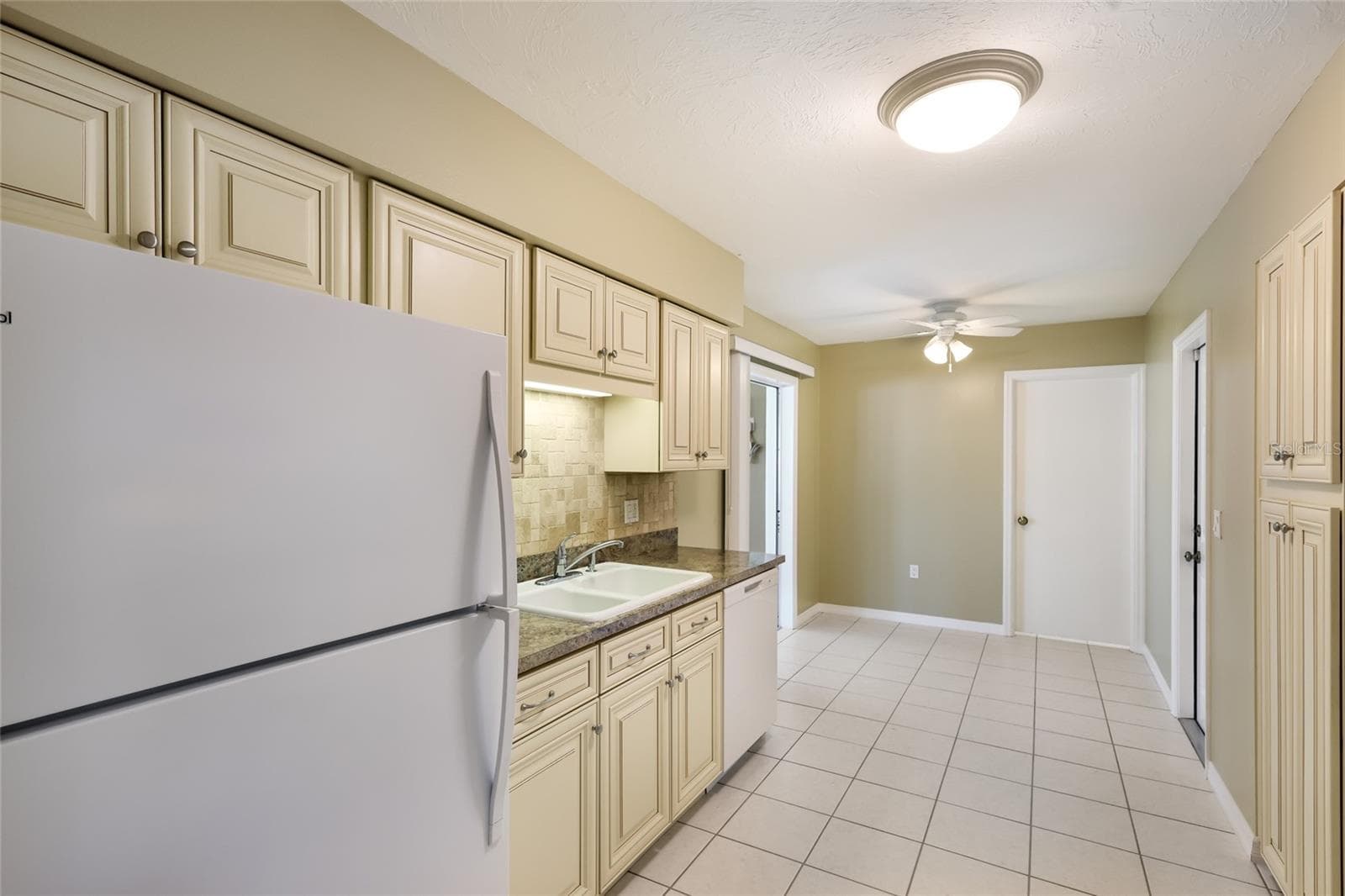 Single Family Residence at GULF GATE, SARASOTA, photo 18 of 41