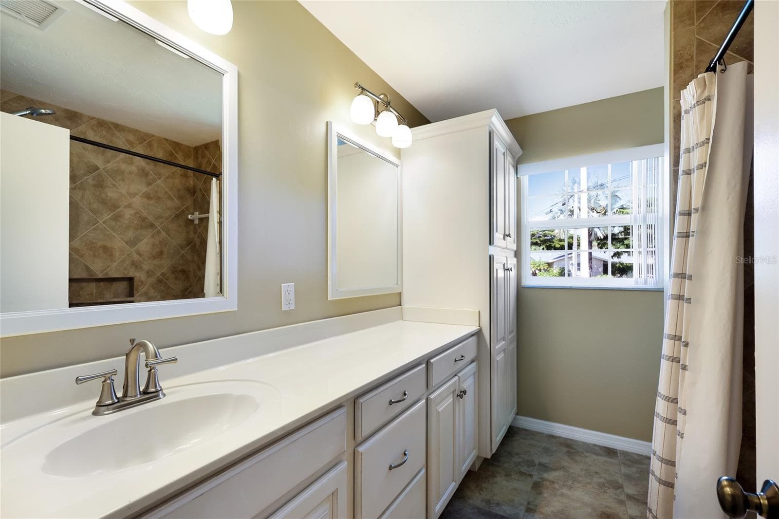 Single Family Residence at GULF GATE, SARASOTA, photo 28 of 41