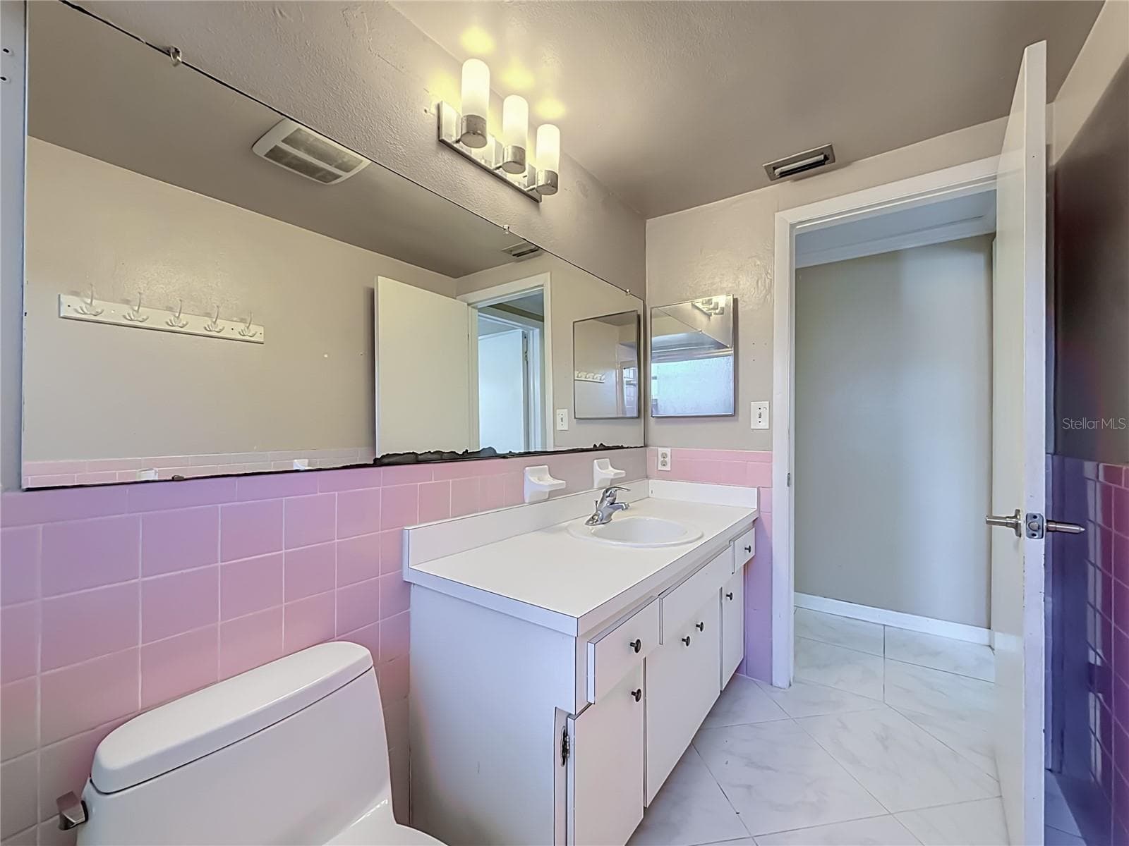 Single Family Residence at 1153 CHANCELLOR DR, HOLIDAY, photo 35 of 80