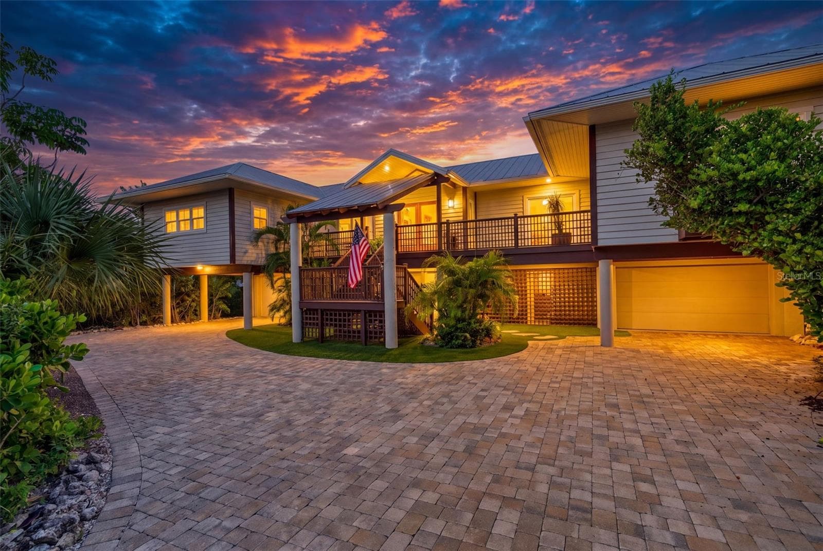 Single Family Residence at 677 LANDS END DR, LONGBOAT KEY, photo 2 of 39