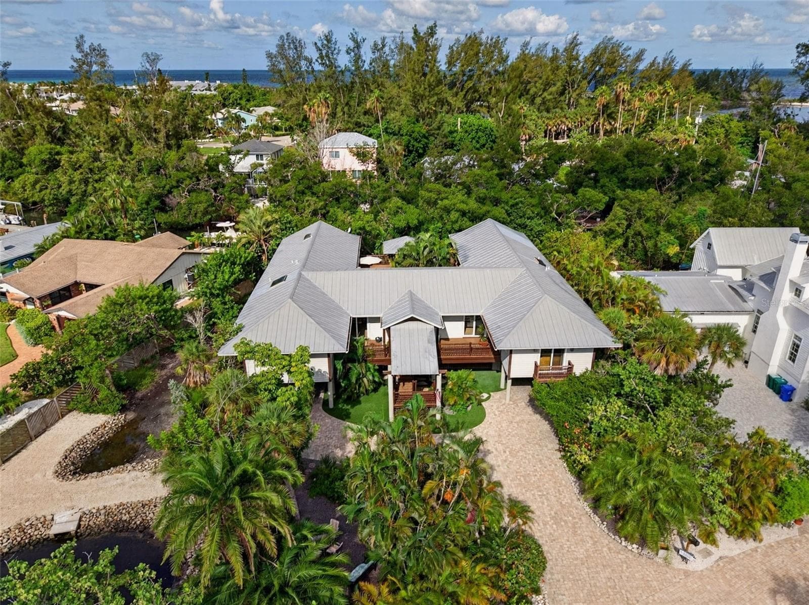 Single Family Residence at 677 LANDS END DR, LONGBOAT KEY, photo 4 of 39