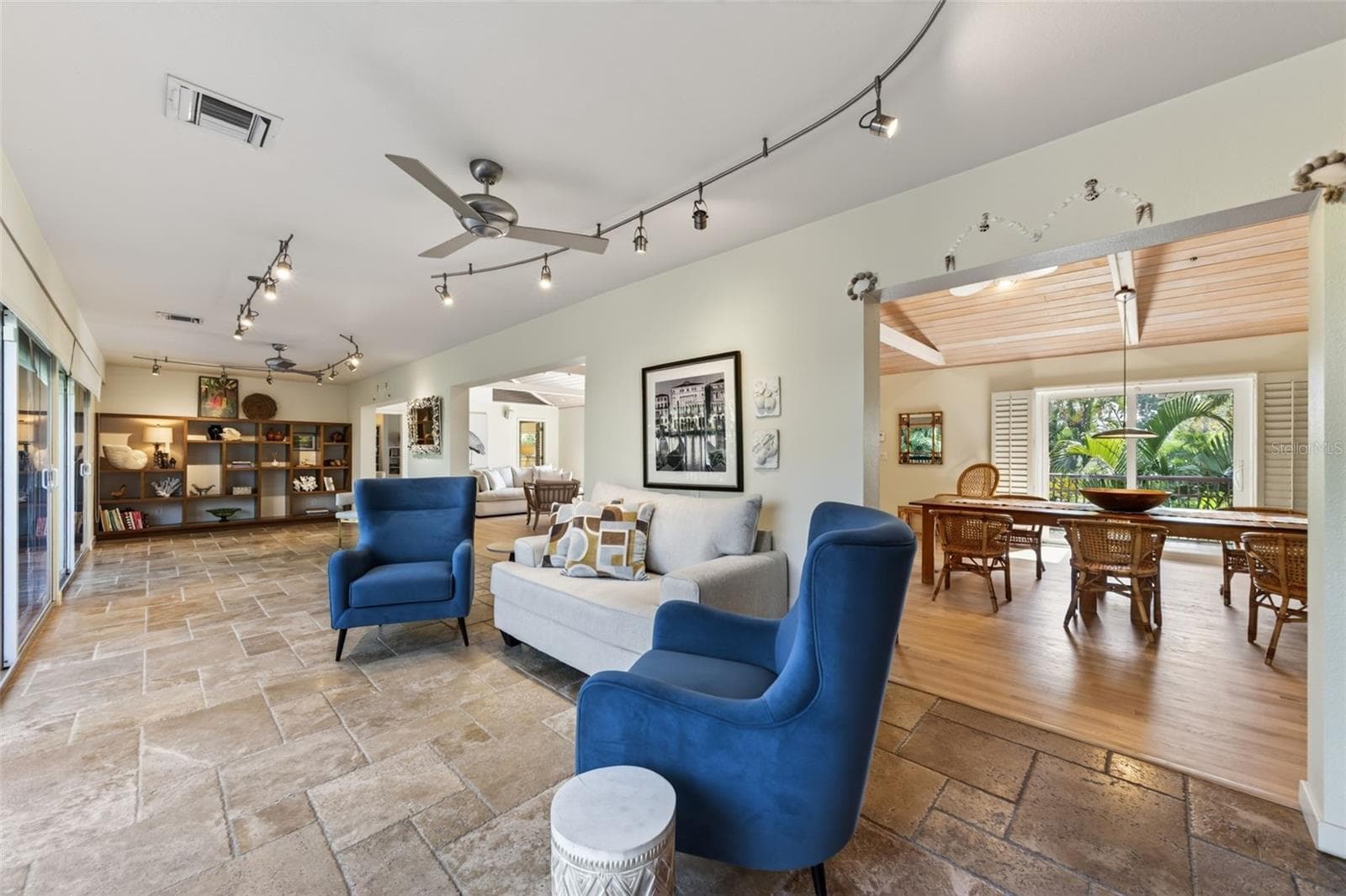 Single Family Residence at 677 LANDS END DR, LONGBOAT KEY, photo 13 of 39