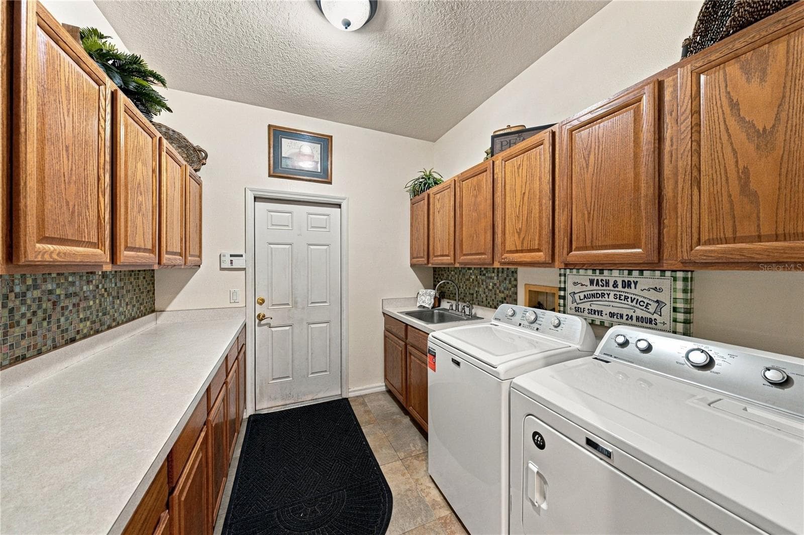 Single Family Residence at 6010 KESTREL POINT AVE, LITHIA, photo 20 of 84