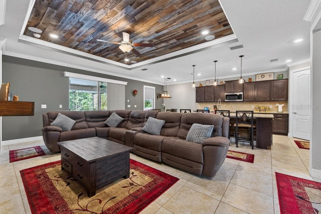 Single Family Residence at 18431 CORTES CREEK BLVD, SPRING HILL, photo 8 of 49