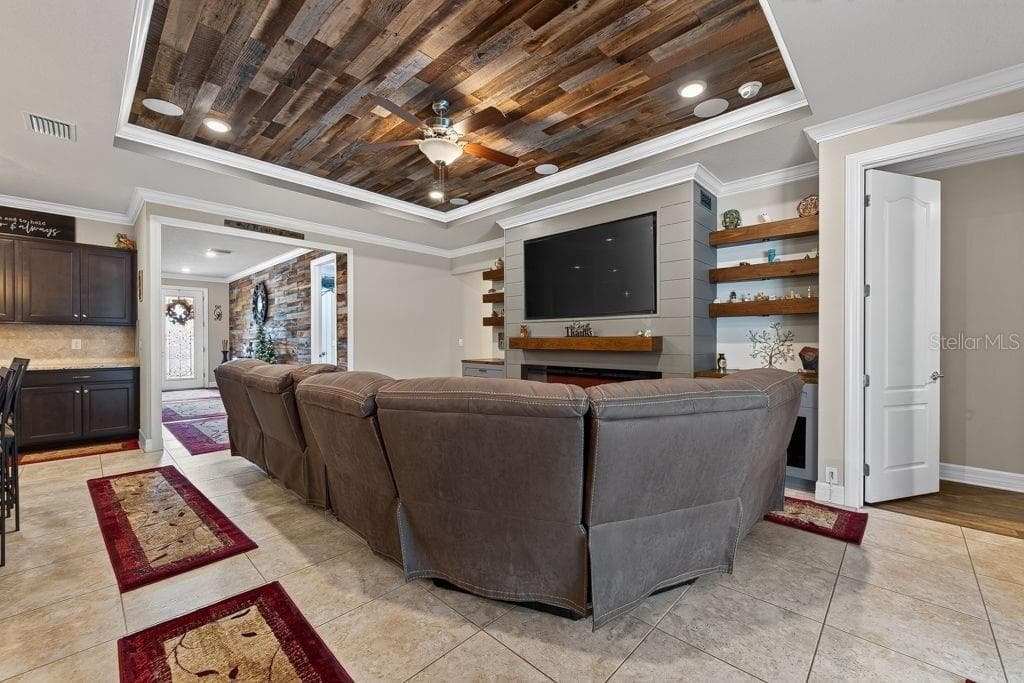 Single Family Residence at 18431 CORTES CREEK BLVD, SPRING HILL, photo 9 of 49