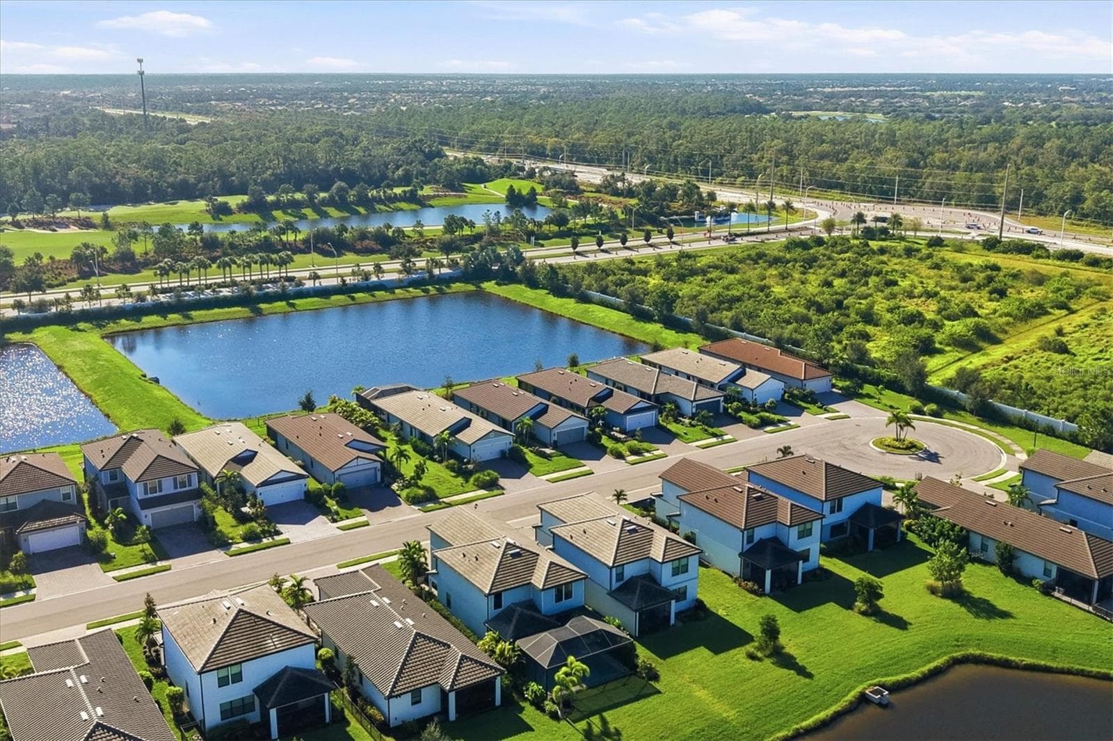 Single Family Residence at 6247 BAYWOOD CT, LAKEWOOD RANCH, photo 4 of 48