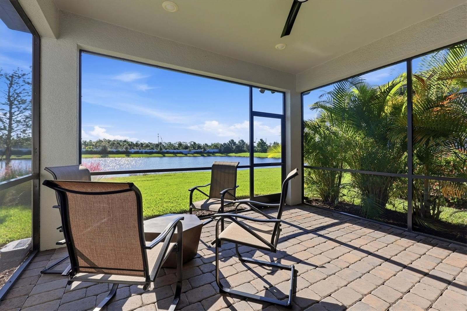 Single Family Residence at 6247 BAYWOOD CT, LAKEWOOD RANCH, photo 25 of 48