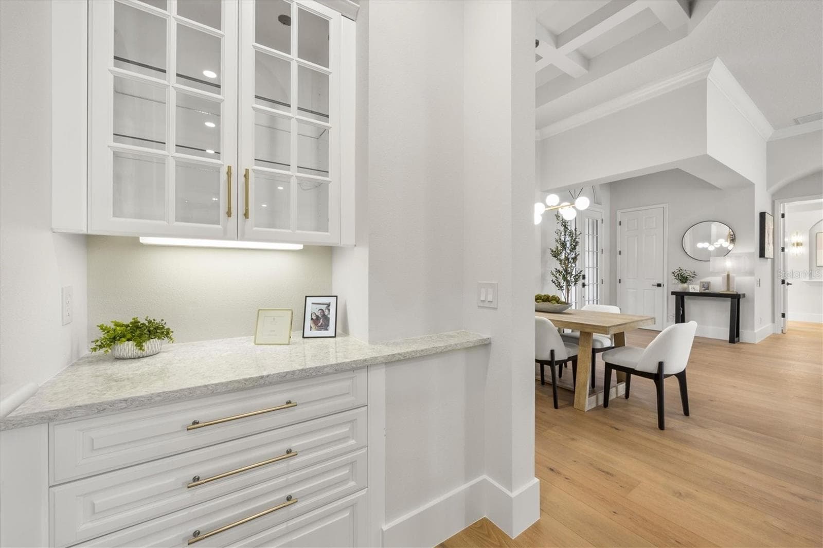 Dry Bar with Built-ins - 6922 STANHOPE PL, UNIVERSITY PARK
