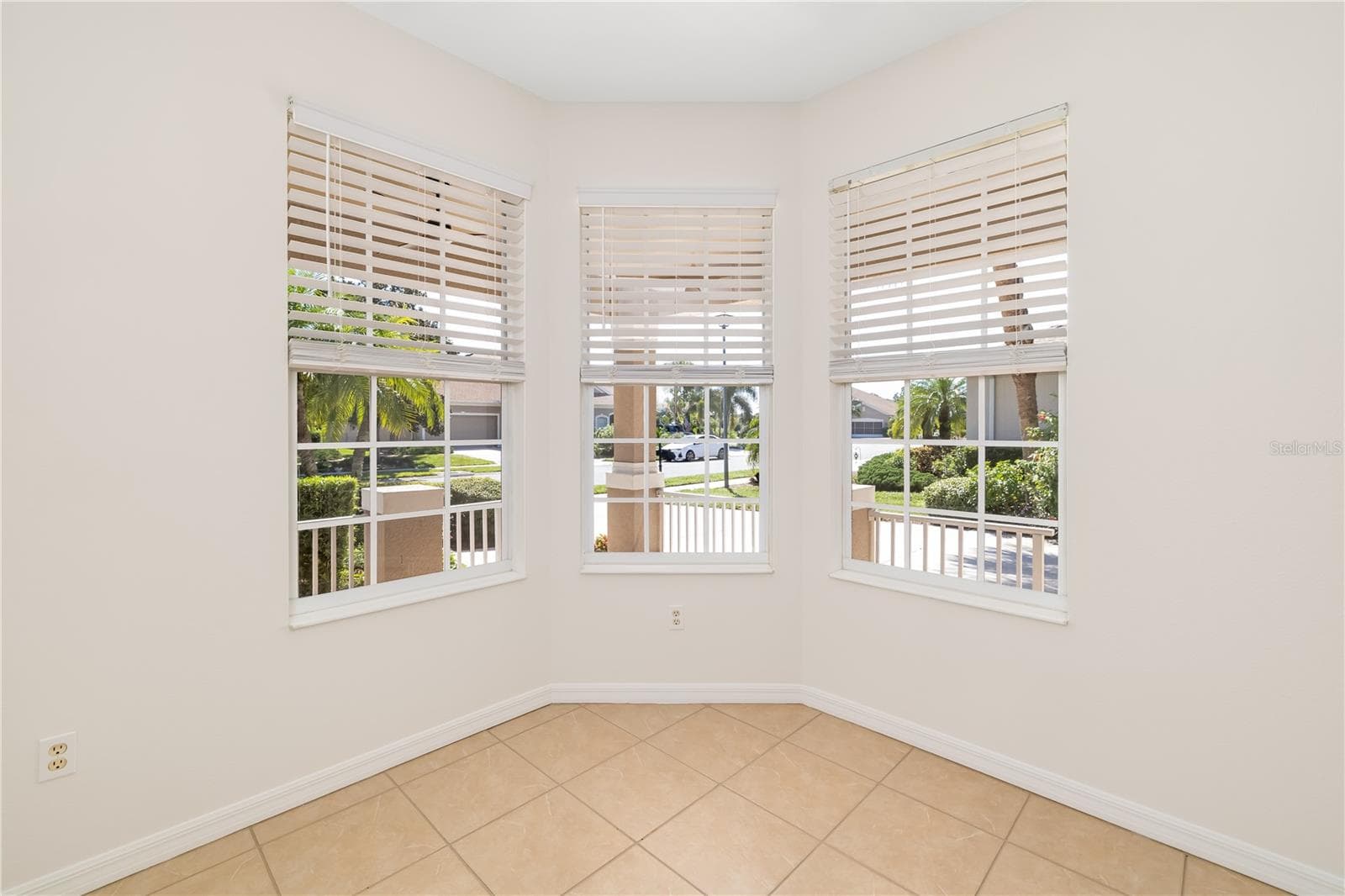 Villa at 4177 LENOX BLVD, VENICE, photo 15 of 66