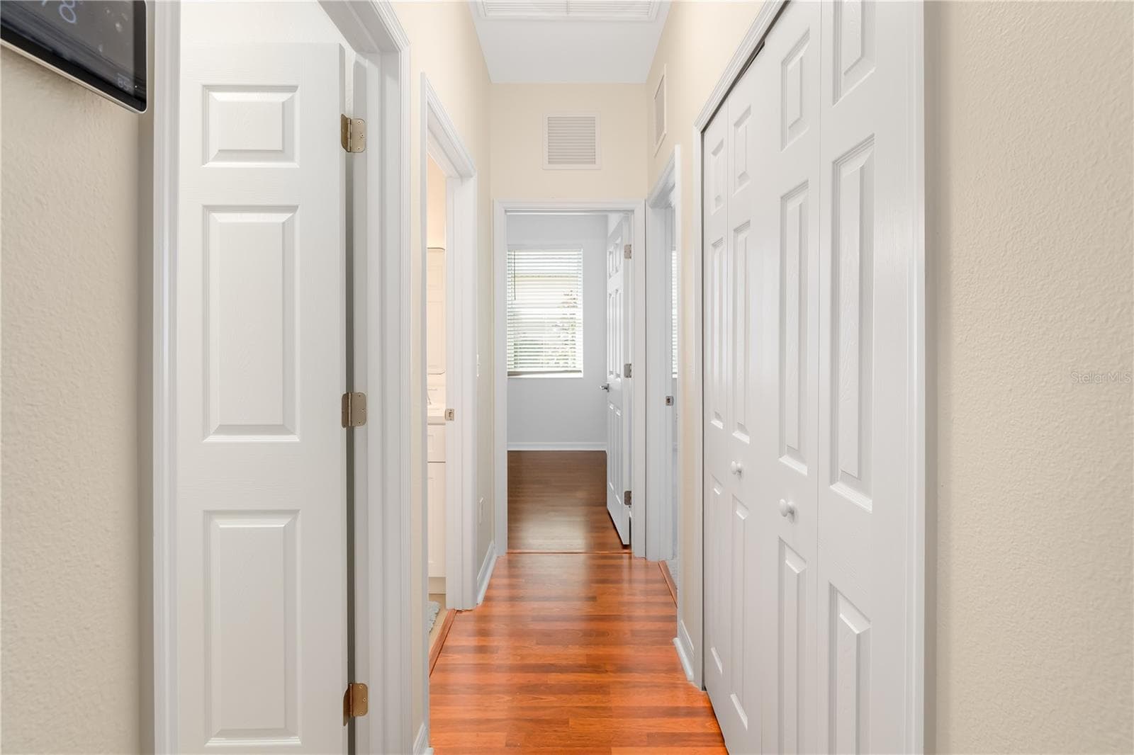 Hallway leading to 2nd and 3rd beds - 4177 LENOX BLVD, VENICE