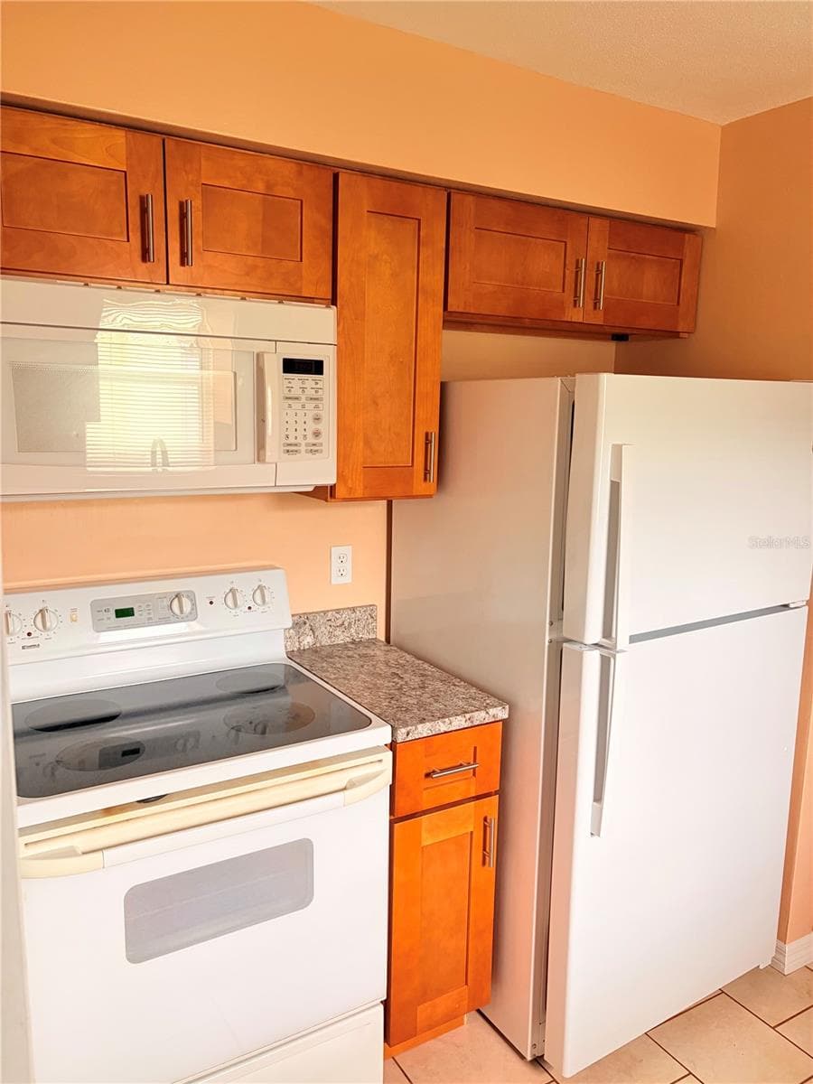 Triplex at 3052 PARK LN, DUNEDIN, photo 15 of 31