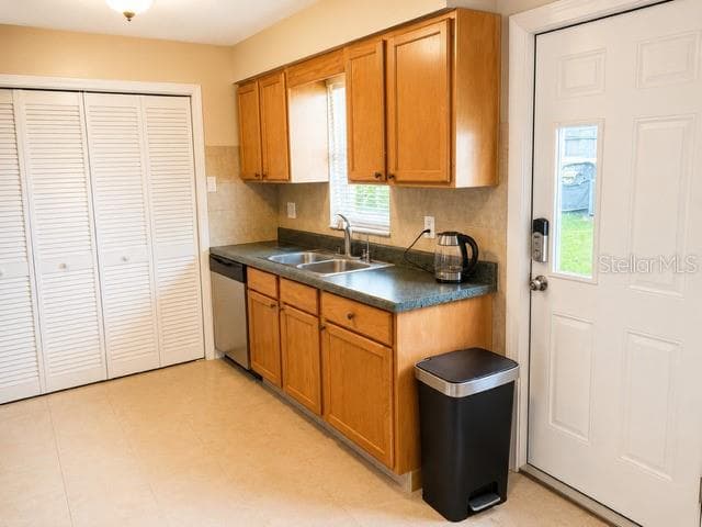 Triplex at 3052 PARK LN, DUNEDIN, photo 19 of 31