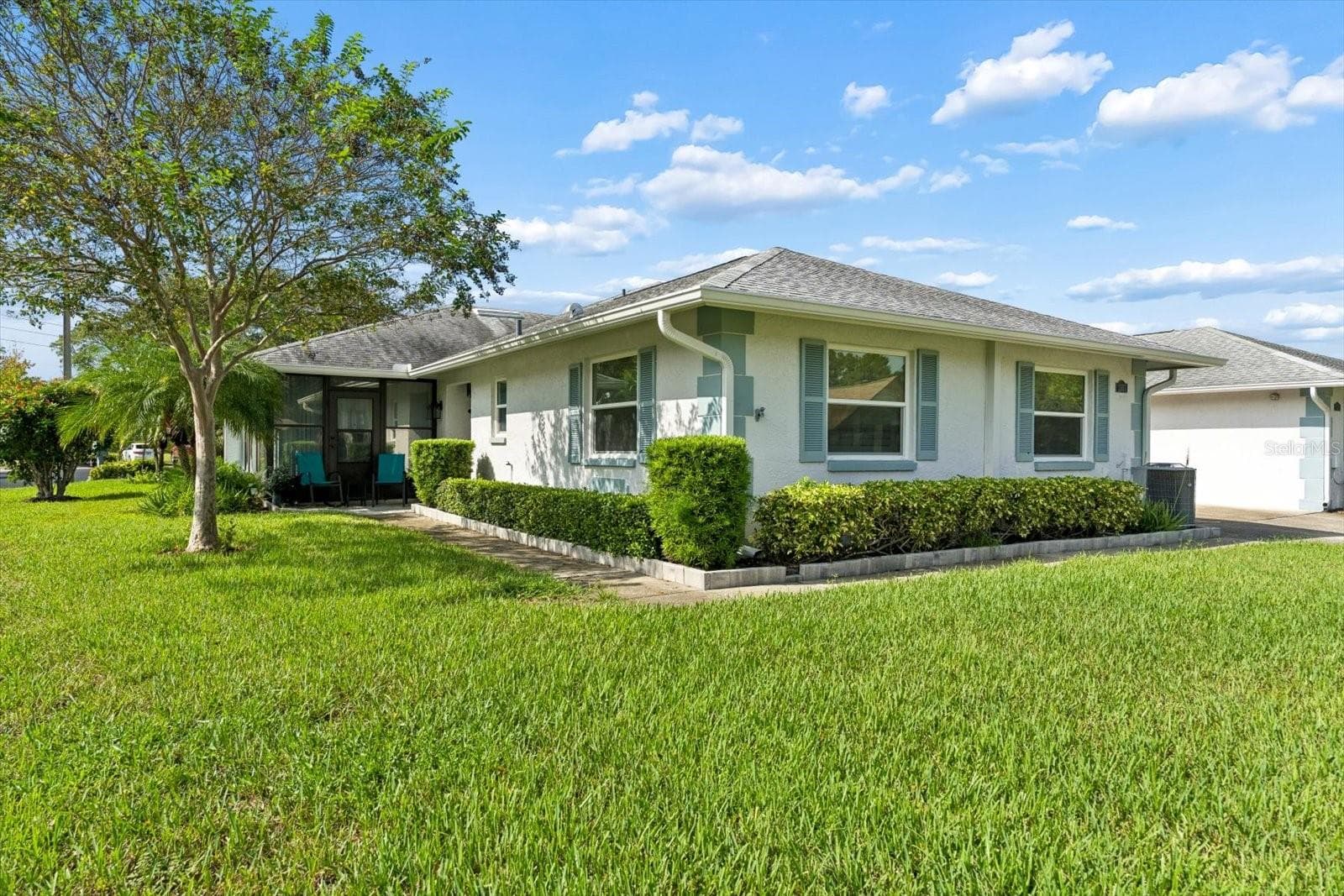 Corner unit with private walkway/entrance - 1307 STONEHAVEN LN, DUNEDIN
