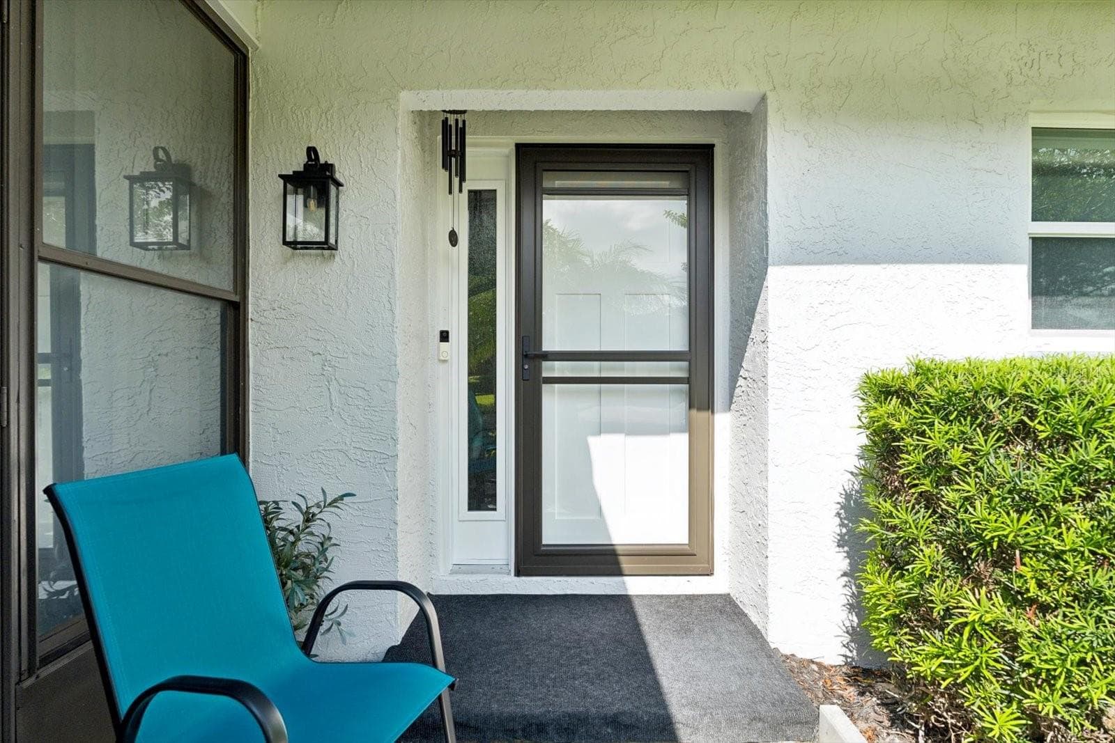 Front entrance with 2026 hurricane rated front door. - 1307 STONEHAVEN LN, DUNEDIN