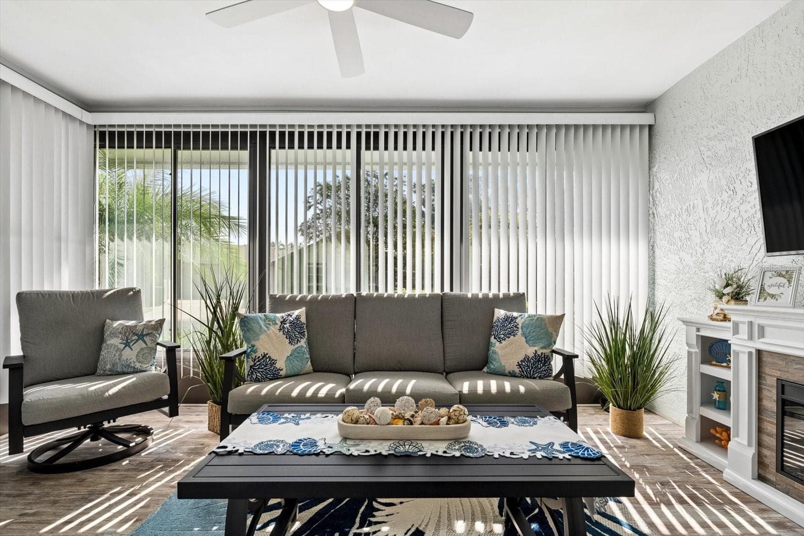 Enclosed lanai just off the living room - 1307 STONEHAVEN LN, DUNEDIN