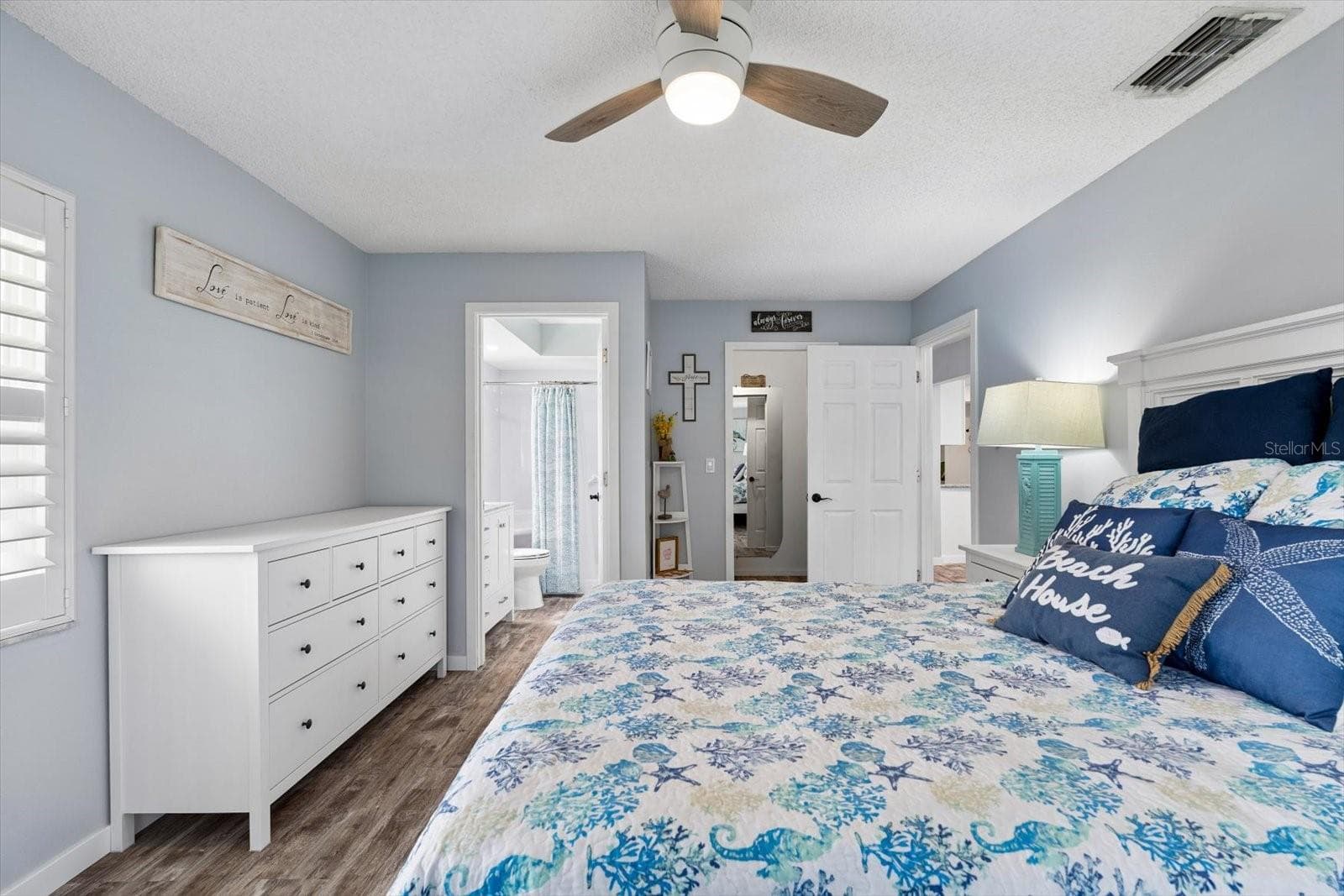 Primary bedroom with walk in closet and en suite. - 1307 STONEHAVEN LN, DUNEDIN