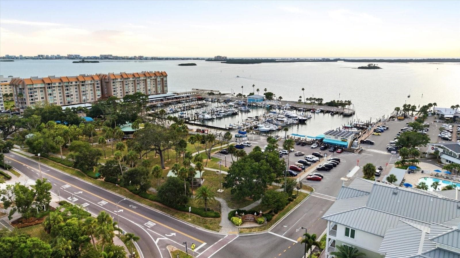 Dunedin Marina & Park, shops and restaurants along the water. - 1307 STONEHAVEN LN, DUNEDIN
