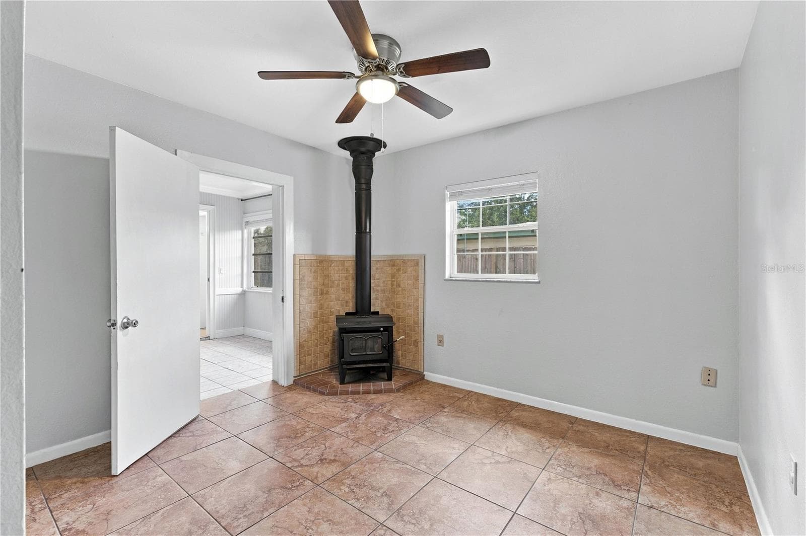 Single Family Residence at 1215 LAKESHORE BLVD, ST CLOUD, photo 11 of 22