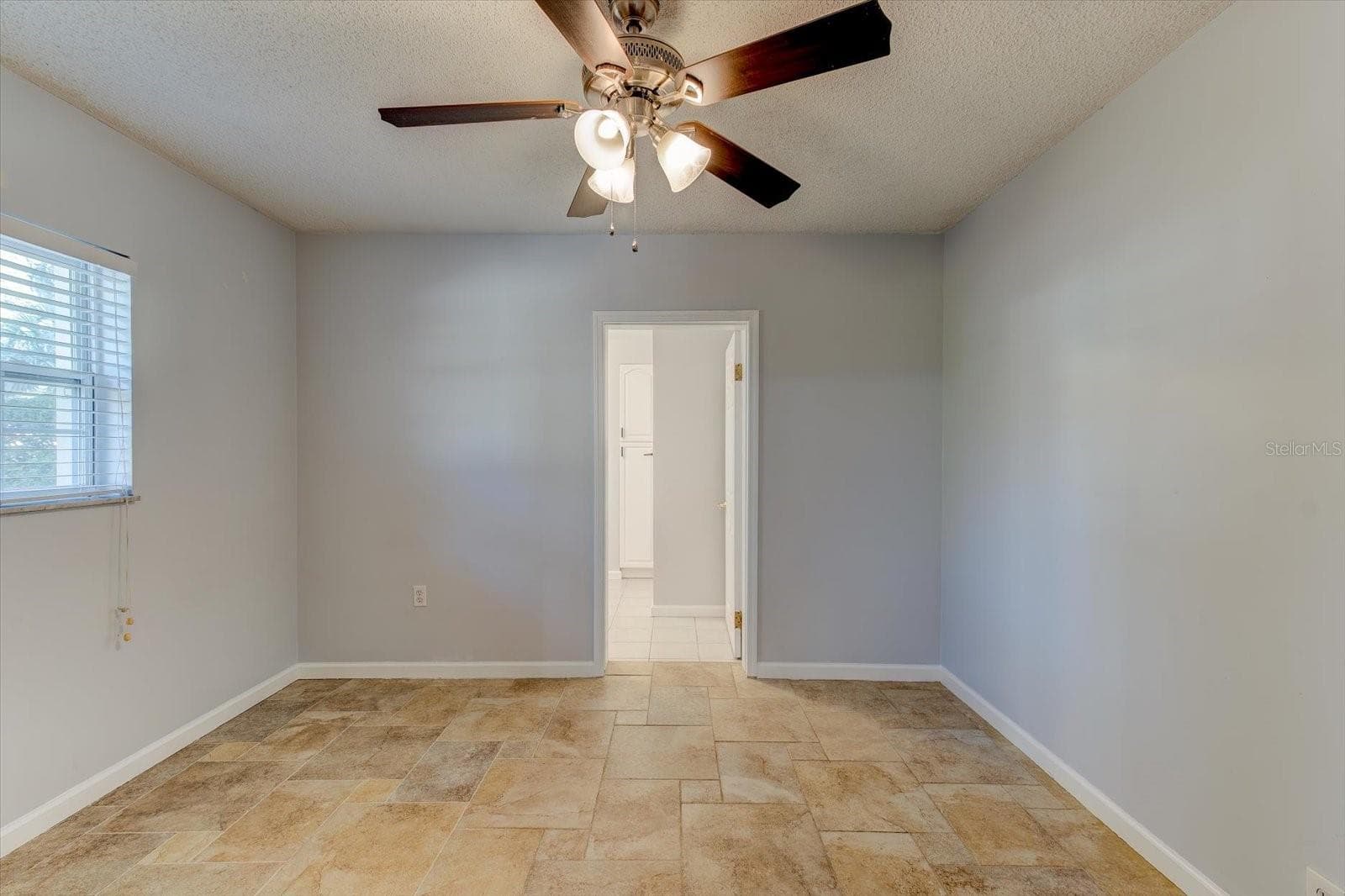 Bedroom 2 located off of the Foyer - 9793 LAKE GEORGIA DR, ORLANDO