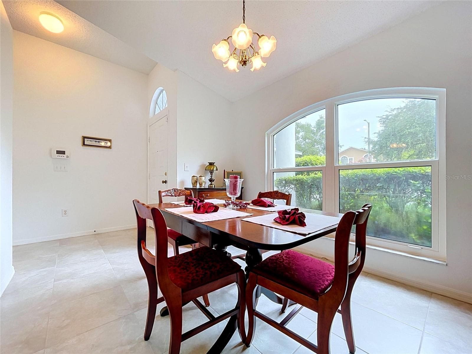 Large window brightens the room - 27408 CORAL SPRINGS DR, WESLEY CHAPEL