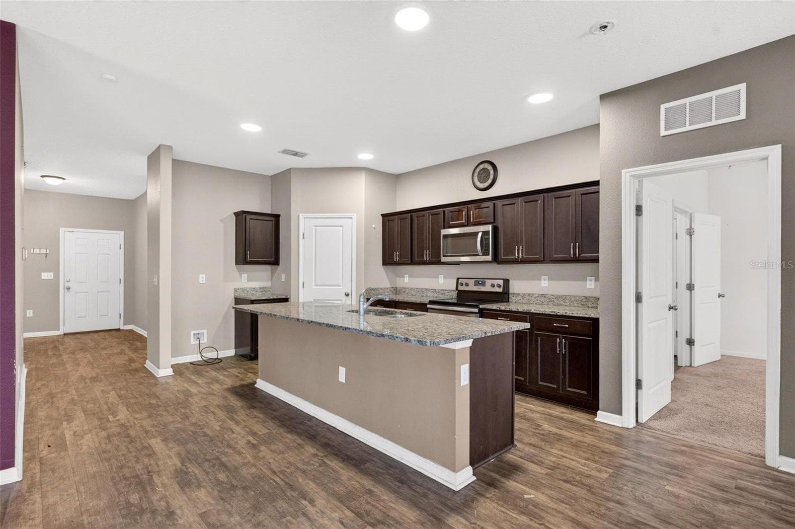 Single Family Residence at 16430 BLOOM CT, GROVELAND, photo 7 of 46