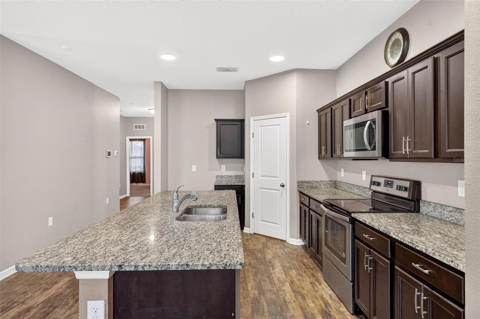 Single Family Residence at 16430 BLOOM CT, GROVELAND, photo 11 of 46