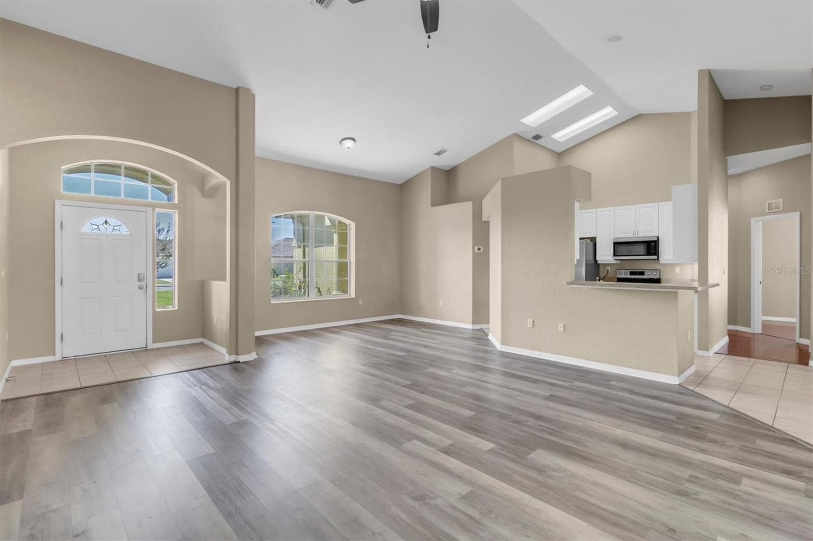 Foyer, Open floor plan - 15433 SONORA DR, BROOKSVILLE