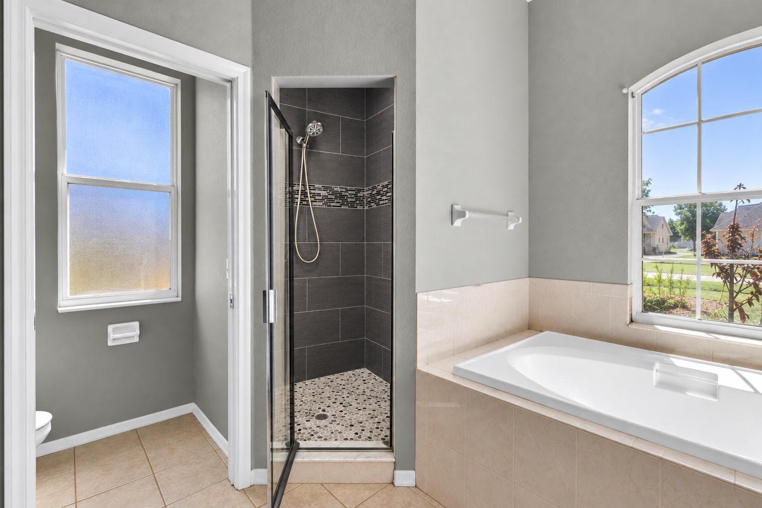 Walk-in shower - 15433 SONORA DR, BROOKSVILLE