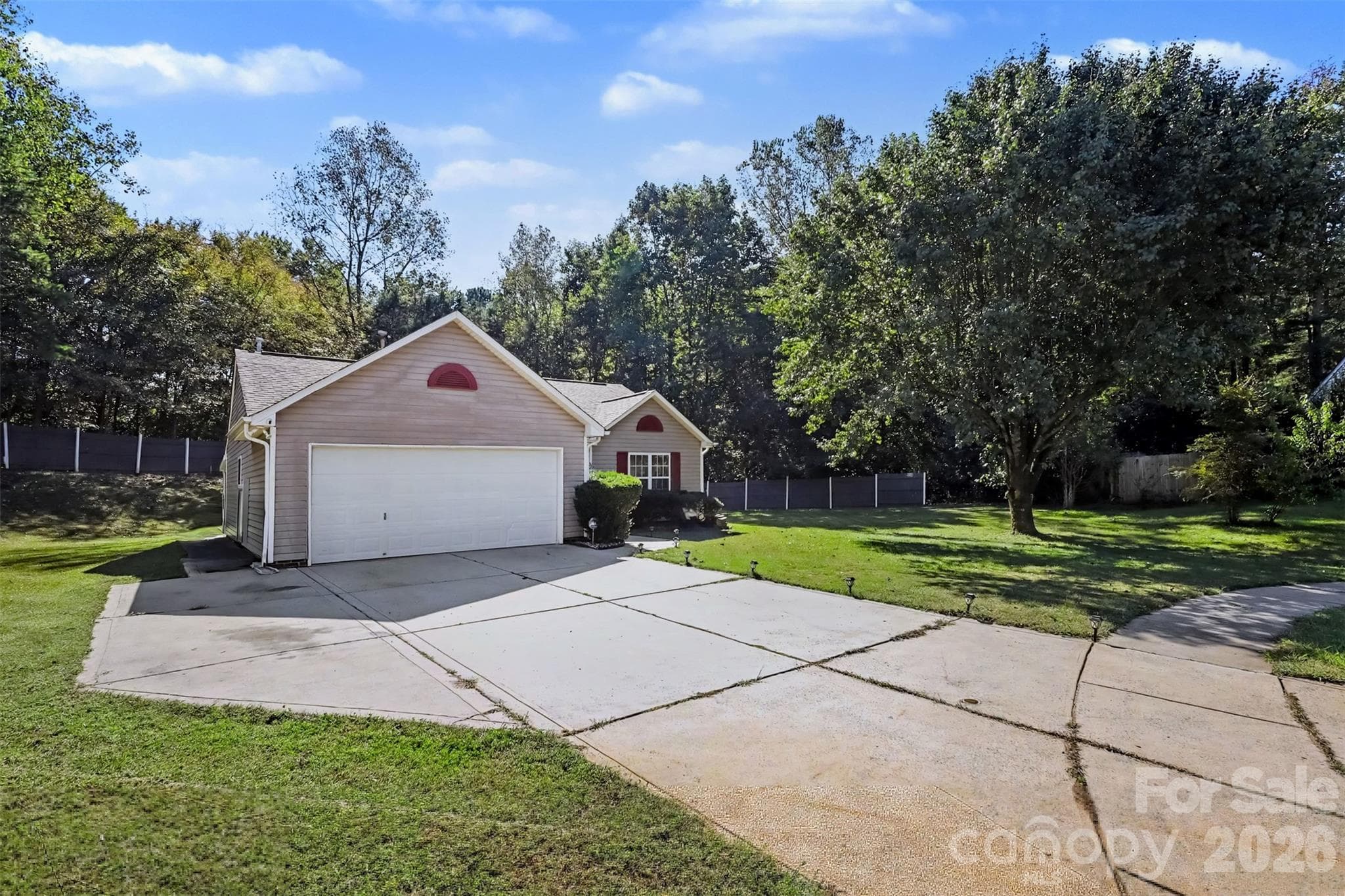 Single Family Residence at 6950 Silver Garden Lane, Charlotte, photo 3 of 34
