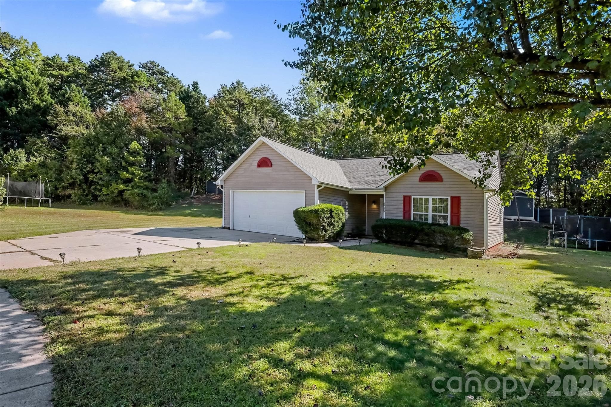 Single Family Residence at 6950 Silver Garden Lane, Charlotte, photo 4 of 34