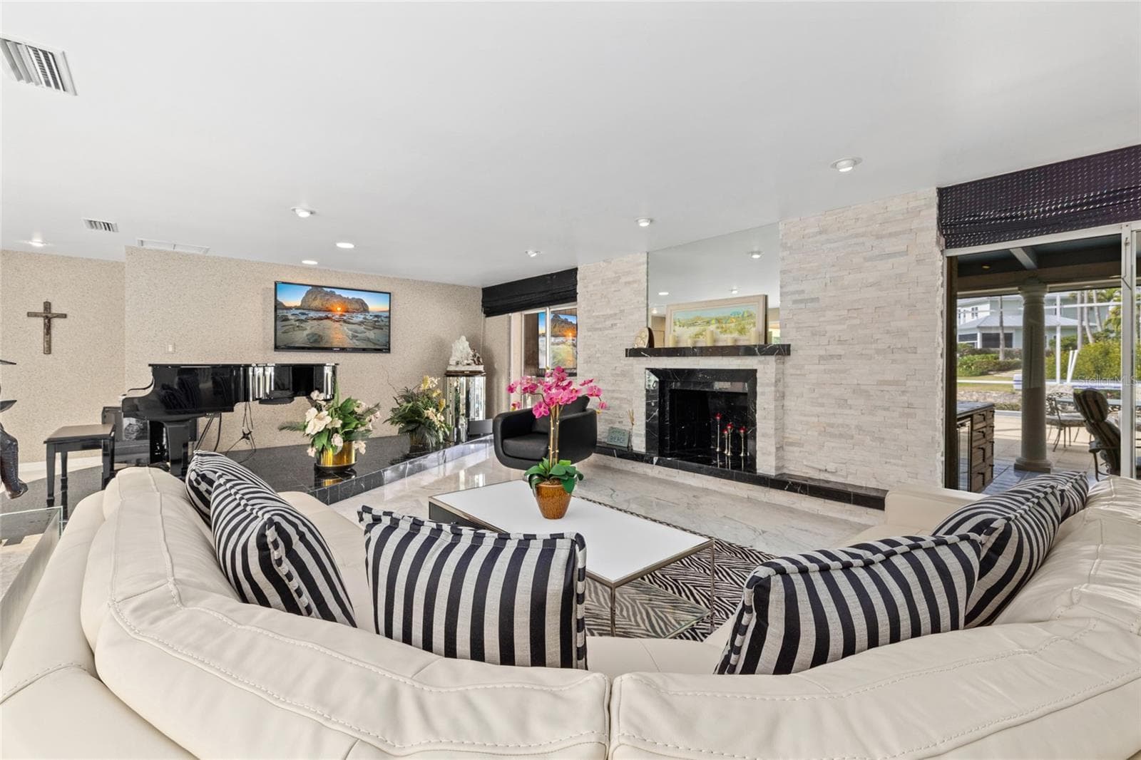 Single Family Residence at 1749 SANDALWOOD DR, SARASOTA, photo 13 of 49
