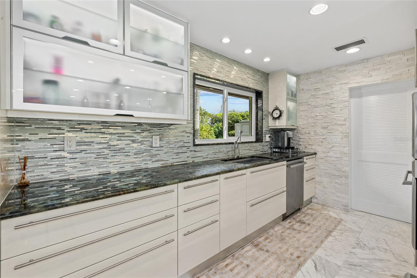 Single Family Residence at 1749 SANDALWOOD DR, SARASOTA, photo 18 of 49