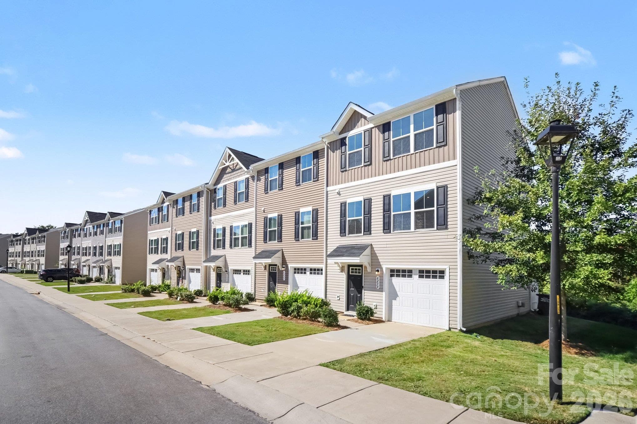 Townhouse at 6233 Cutwater Circle, Charlotte, photo 4 of 39